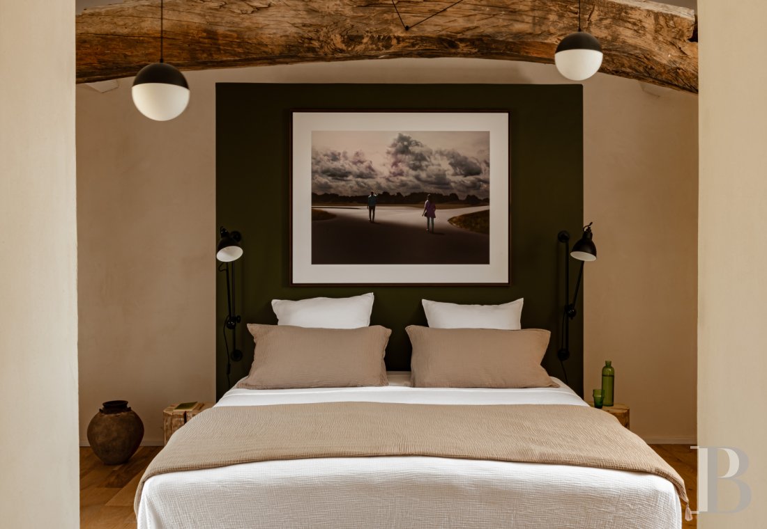 Dans le Gard, en bordure de l’Ardèche, un ancien mas restauré au milieu des oliviers, des vignes et des lavandes - photo  n°16